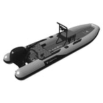 Neptvn Pro 400 Angelboot kann mit Verbrenner oder Elektromotor ausgerüstet werden.